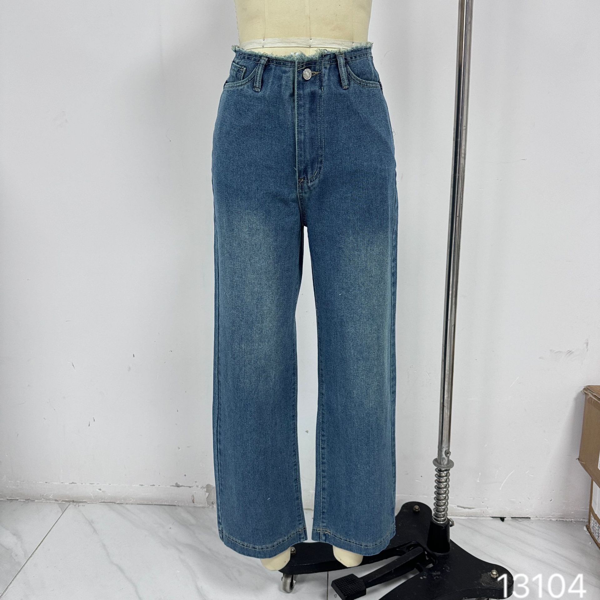 Women’s Jeans In Simple Style For Lawn Occasion