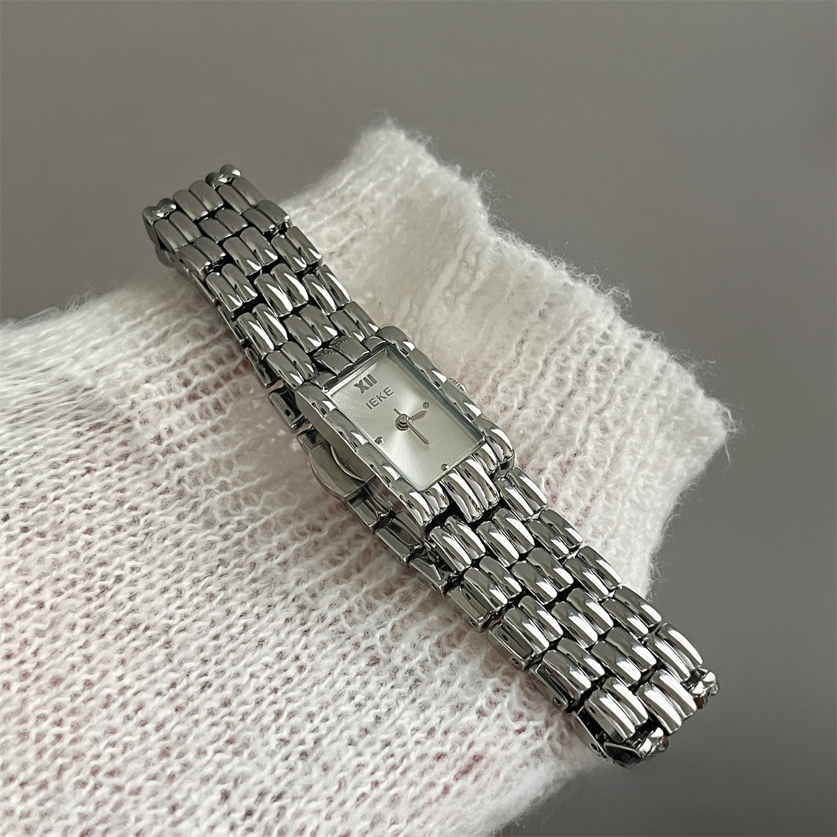 Quartz Watch With Stainless Steel Strap And Butterfly Double Snap Buckle