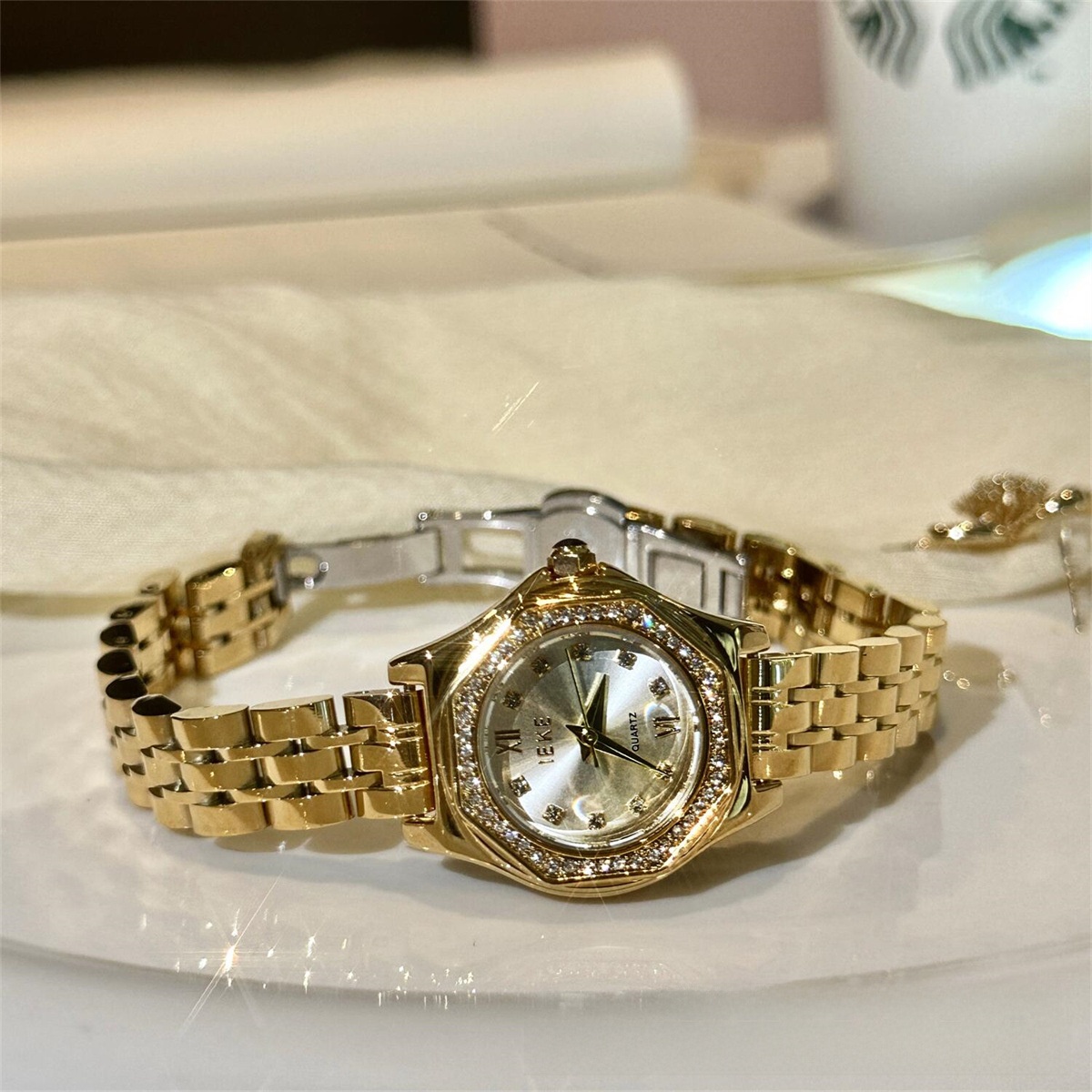 Women's Quartz Watch With Steel Strap and Metal Case