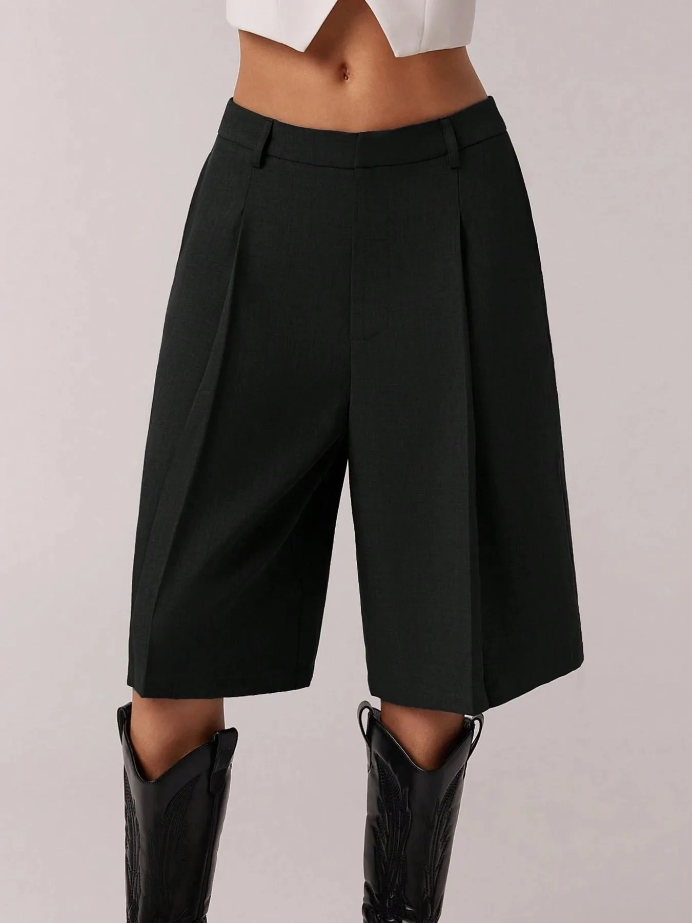 Solid Color Knee Length Dress Pants in Simple Style for Casual Wear, Made with Polyester Fabric Featuring Pocket Design