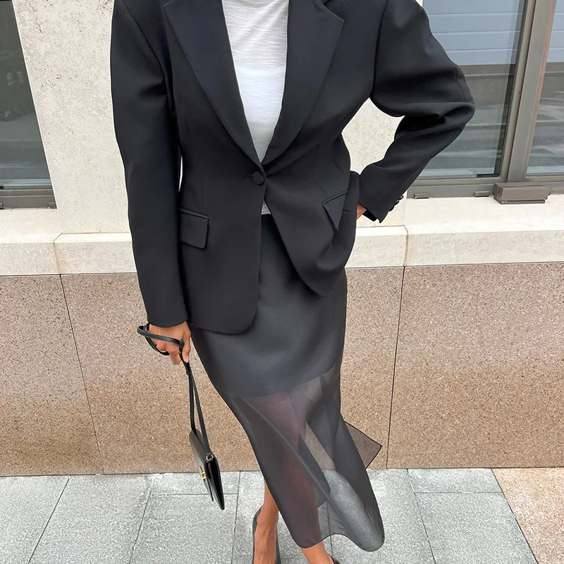 Elegant Solid Color Long Sleeve Polyester Blazer with Pocket and Single Breasted Closure