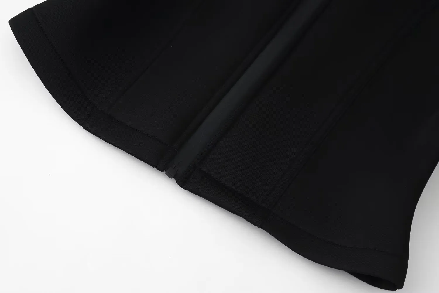 Printing Coat with Zipper Placket in Polyester Fabric, Featuring Lapel Collar and Long Regular Sleeves