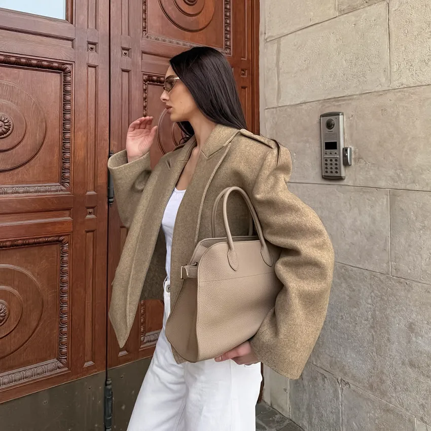 Solid Color Casual Long Sleeve Polyester Blazer with Lapel and Regular Sleeve