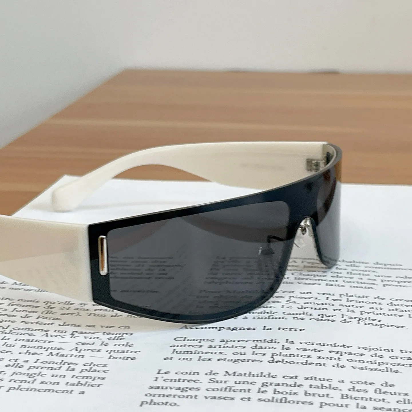 Unisex Frameless Sport Sunglasses with Resin Lenses in Silver for Outdoor Use