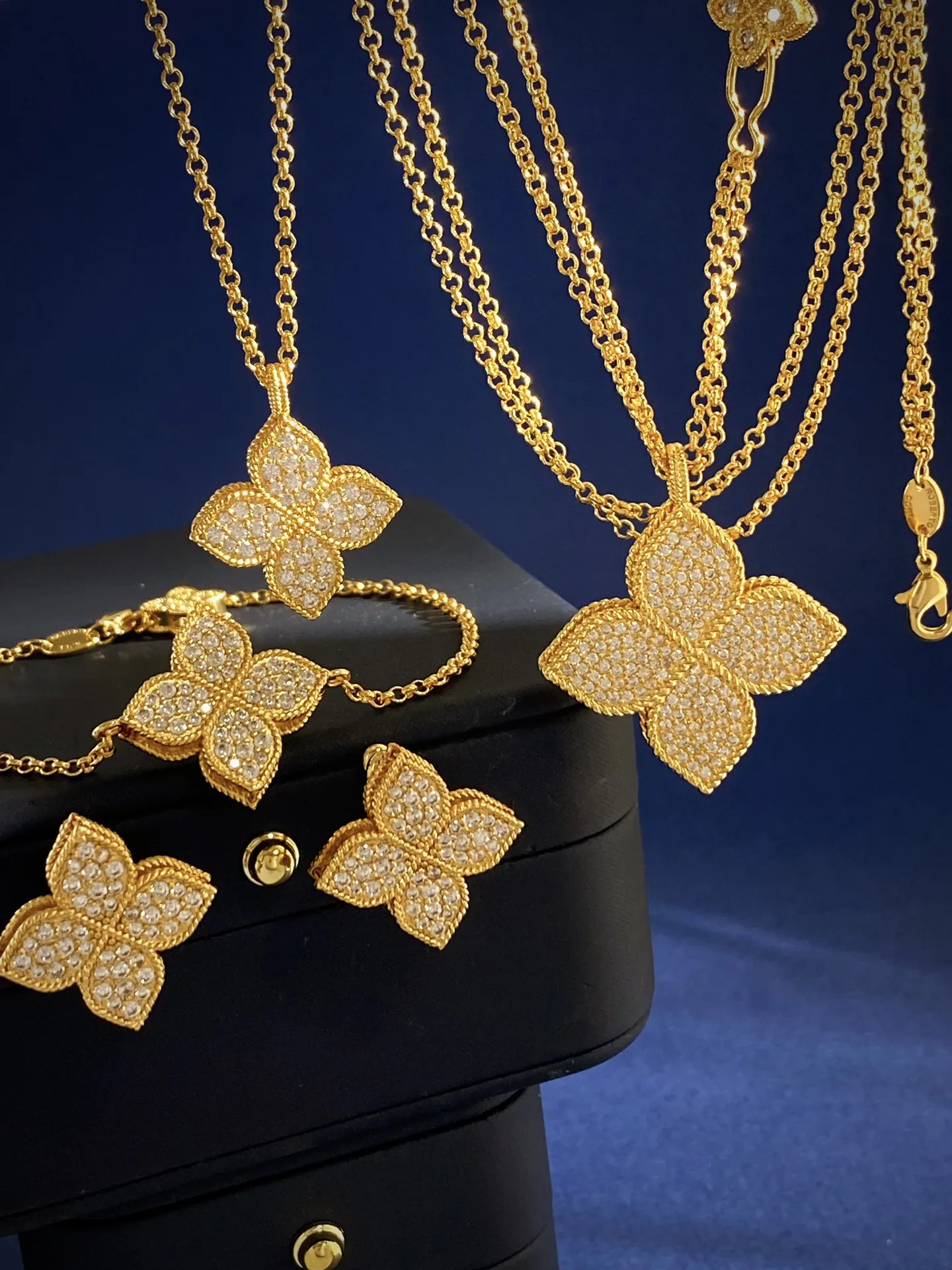 Flowers Bracelet with Claw Setting in 18K Gold Plated Brass Featuring Zircon and Cable Chain, Water Plating 0.03-0.05µm