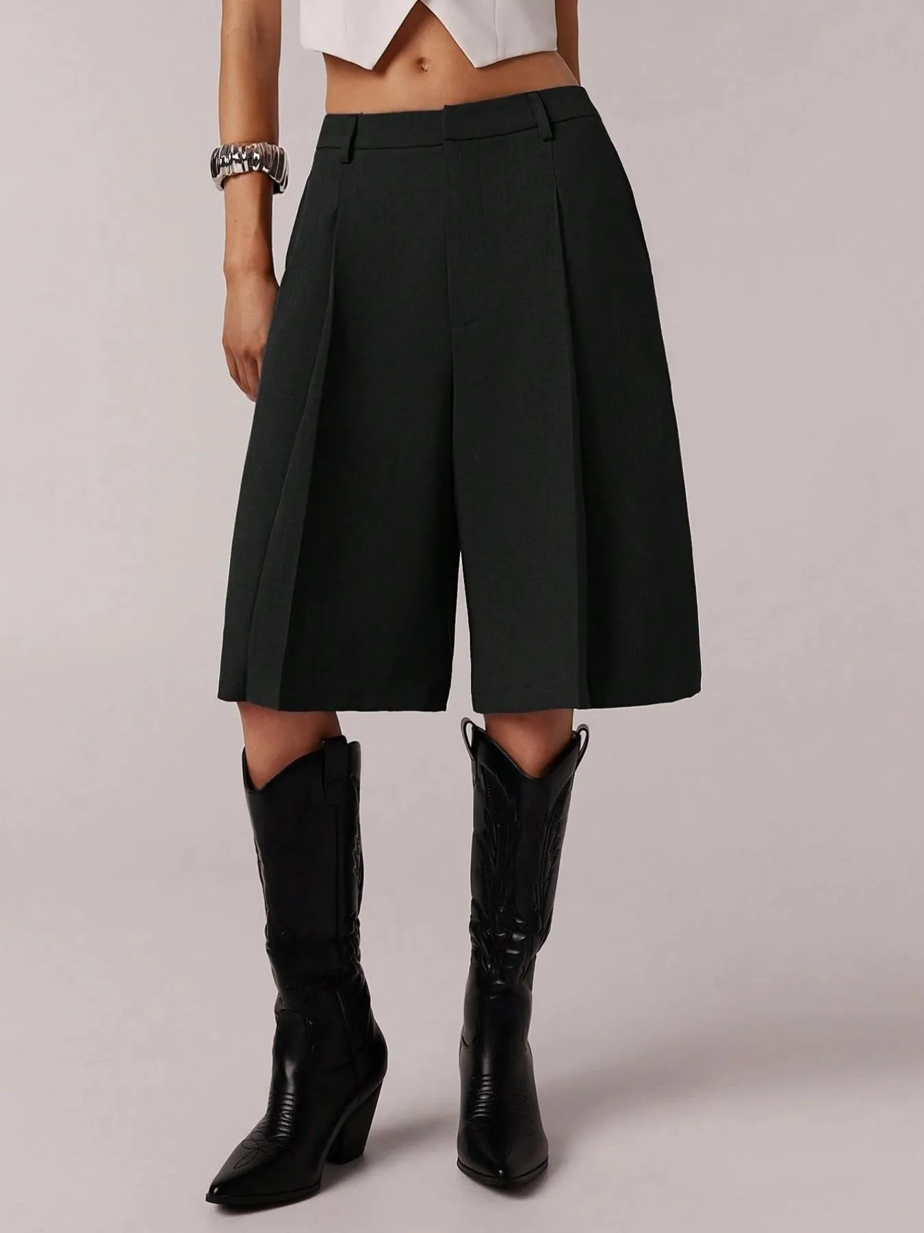 Solid Color Knee Length Dress Pants in Simple Style for Casual Wear, Made with Polyester Fabric Featuring Pocket Design