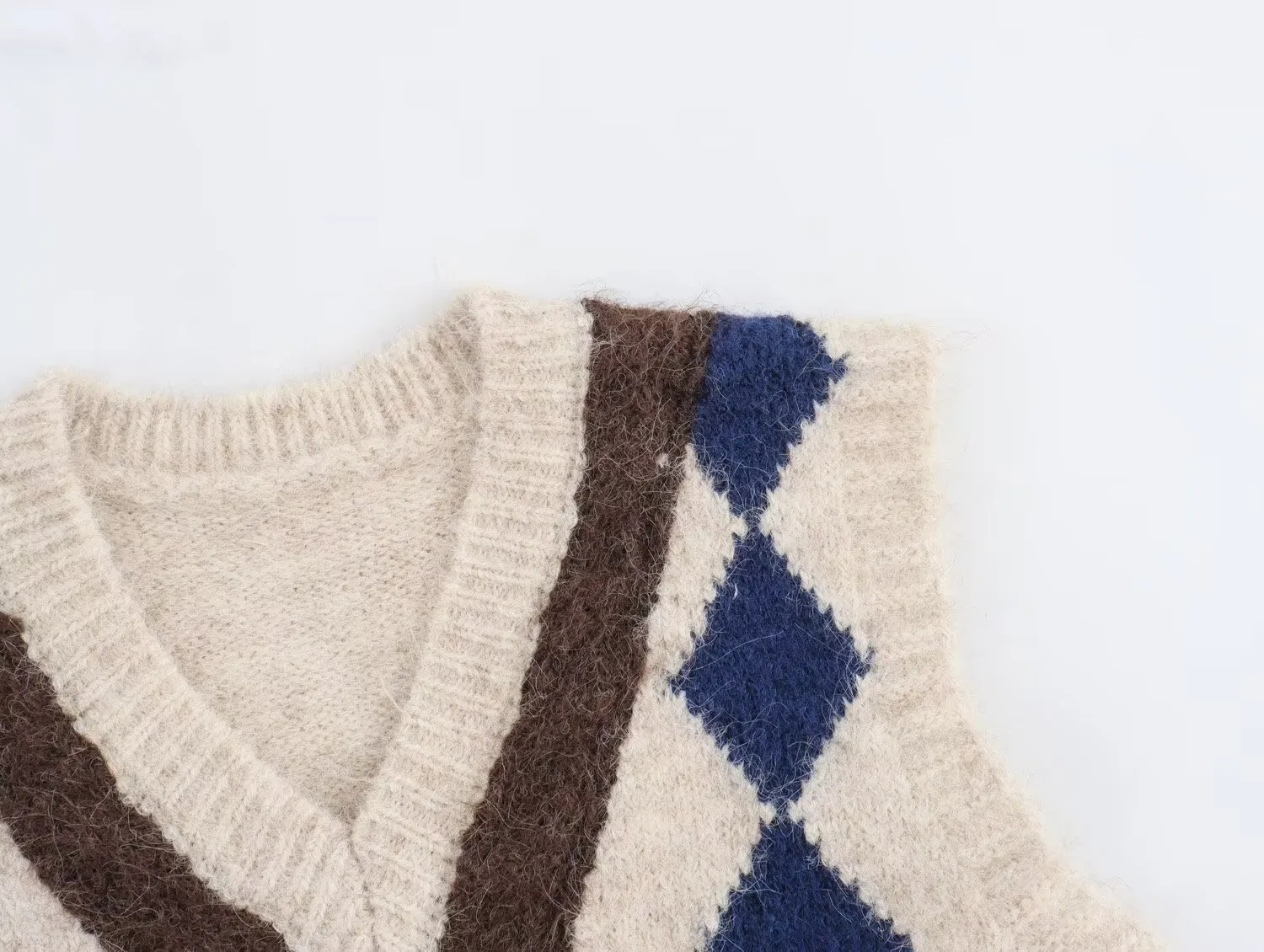 Maillard Style Knitted Polyester Vest for Women with V Neck and Color Block Design, Pullover Closure