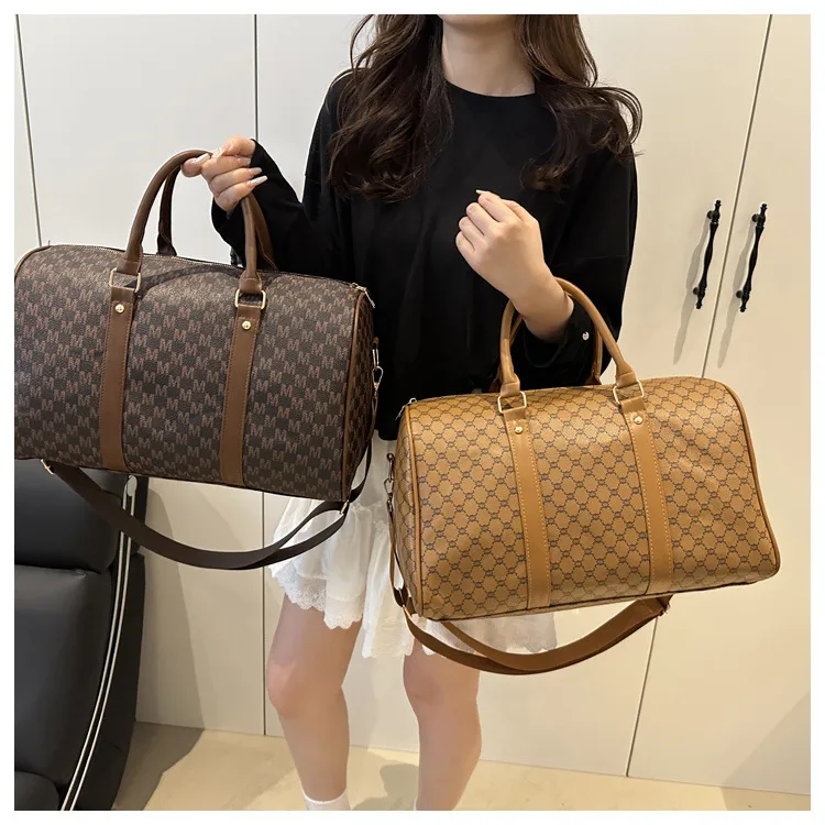 Geometric Large Capacity PU Leather Travel Bag for Unisex with Single Shoulder Strap, Ideal for Spring