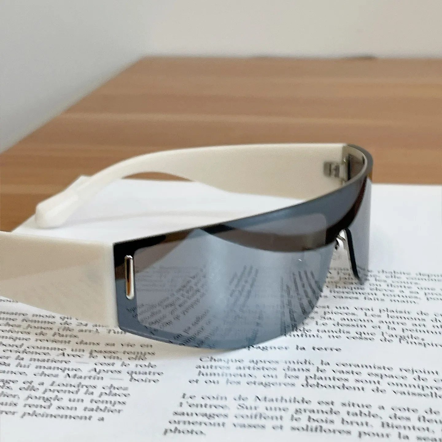 Unisex Frameless Sport Sunglasses with Resin Lenses in Silver for Outdoor Use