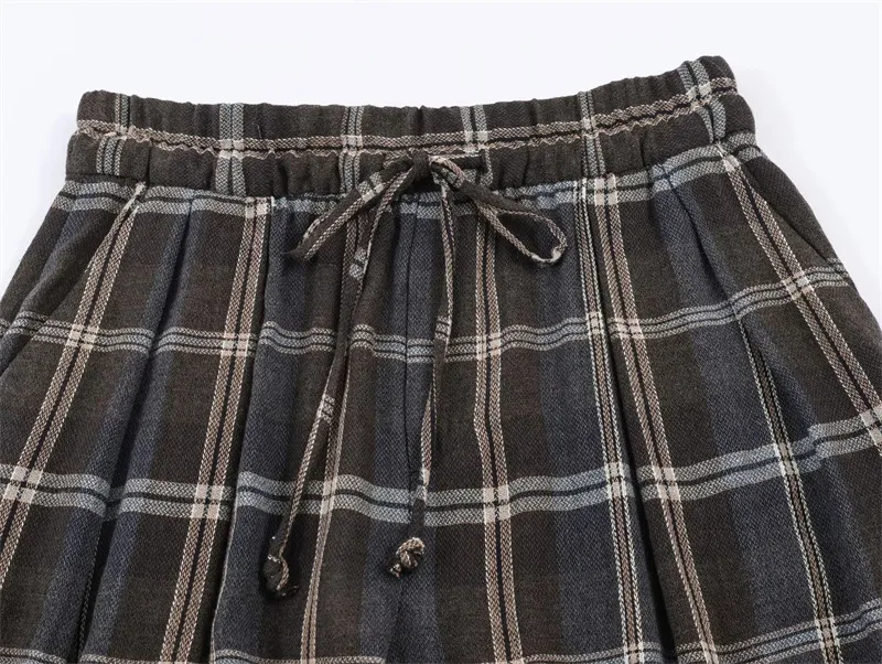 Color Block Casual Full Length Pants in Polyester Fabric Featuring Contrast Collar Design, Inelastic Fit