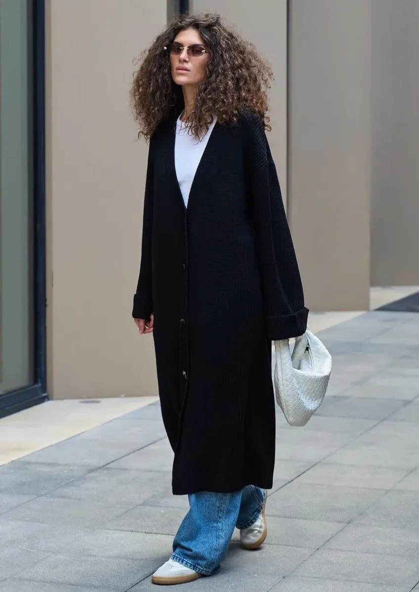 Solid Color Long Sleeve Streetwear Sweater in Polyester Fabric Featuring Knitted Craft with Single Breasted Design