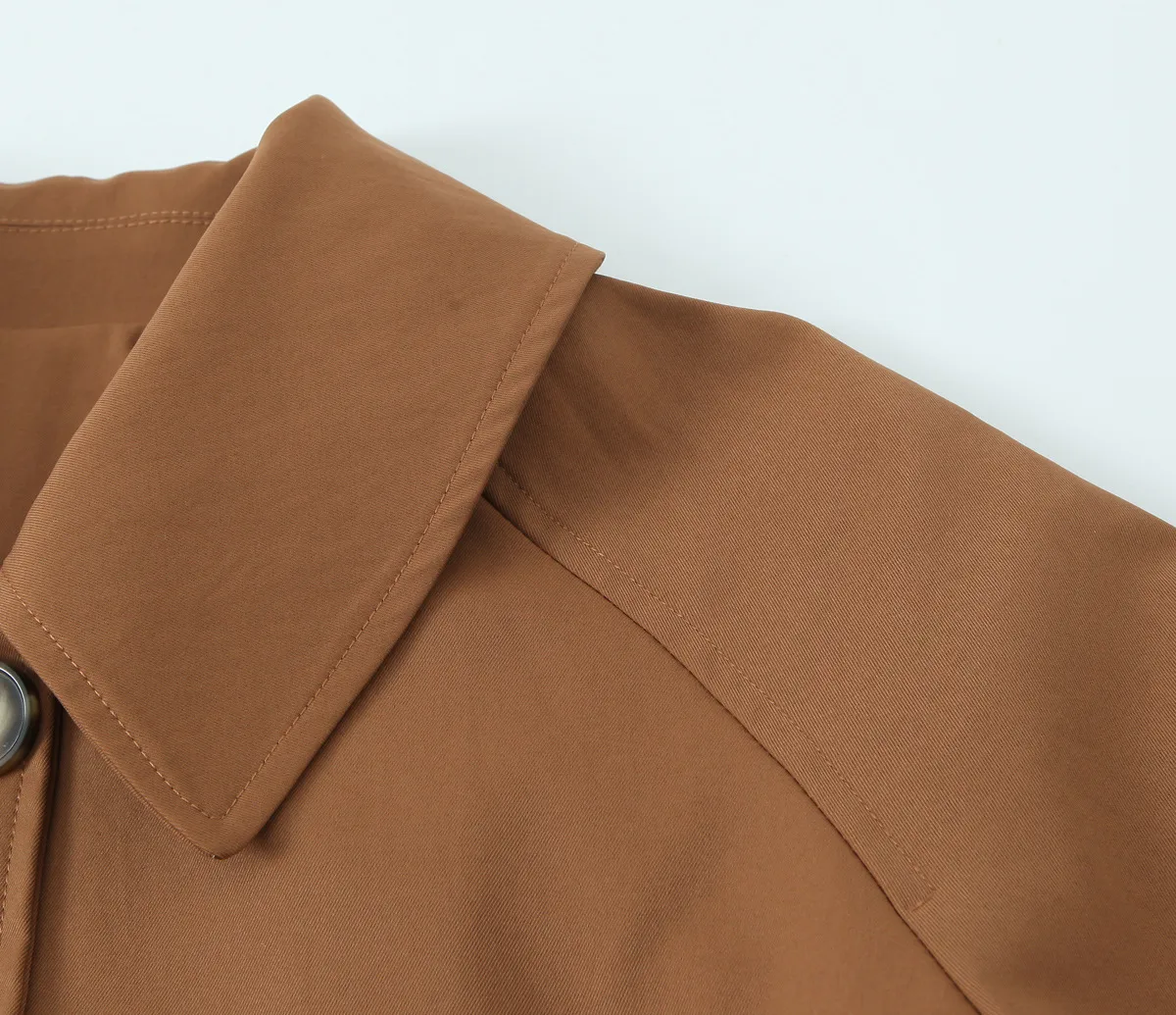 Single Breasted Women's Trench Coat with Lapel Collar and Long Sleeves, Regular Fit in Polyester Fabric