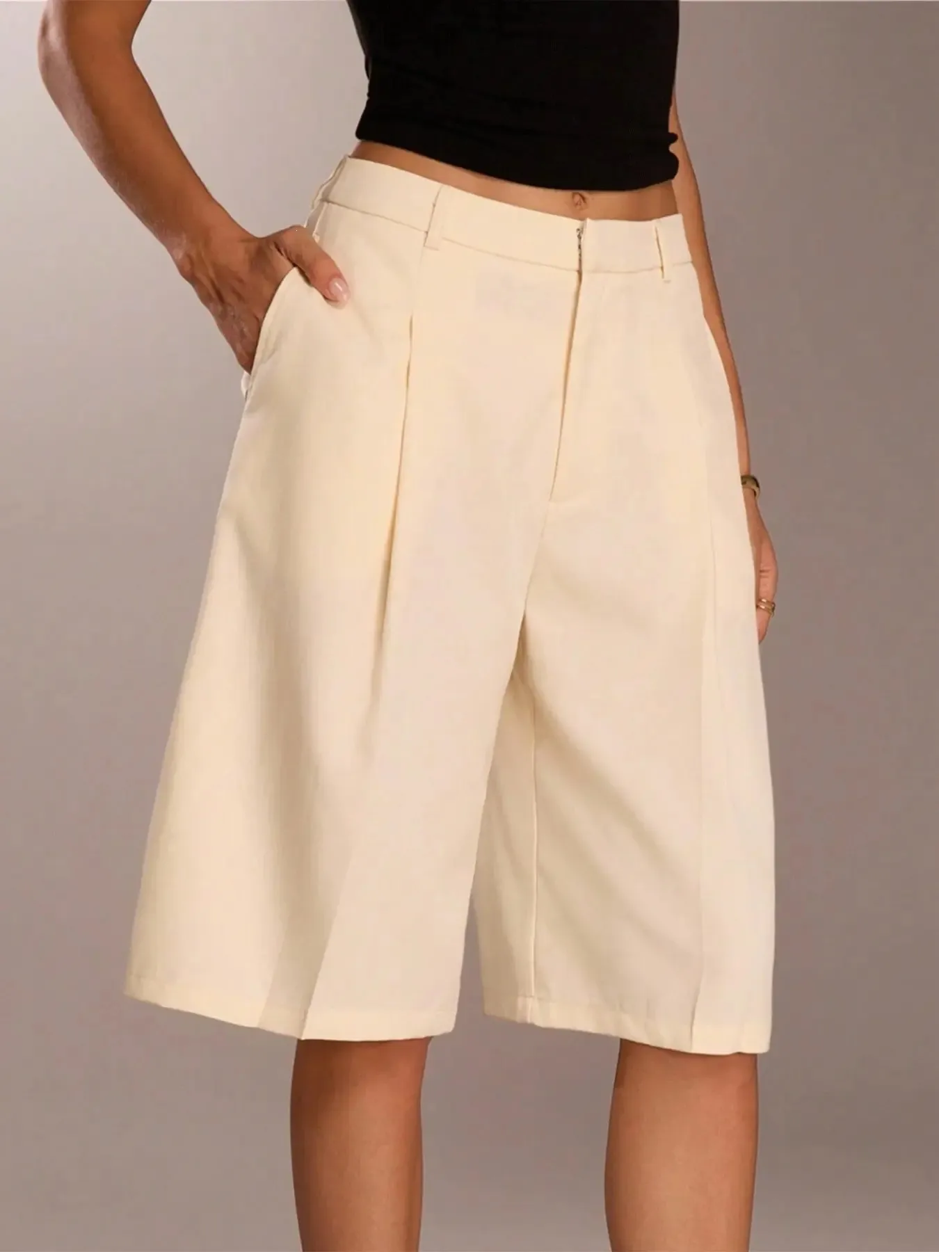Solid Color Knee Length Dress Pants in Simple Style for Casual Wear, Made with Polyester Fabric Featuring Pocket Design