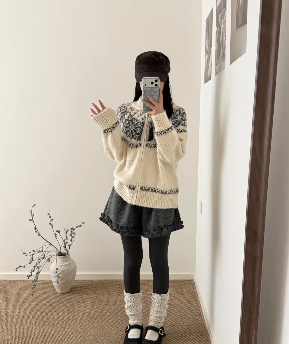 Vintage Style Geometric Long Sleeve Knitted Fabric Sweater for Women Featuring Jacquard Craft and Zipper Closure