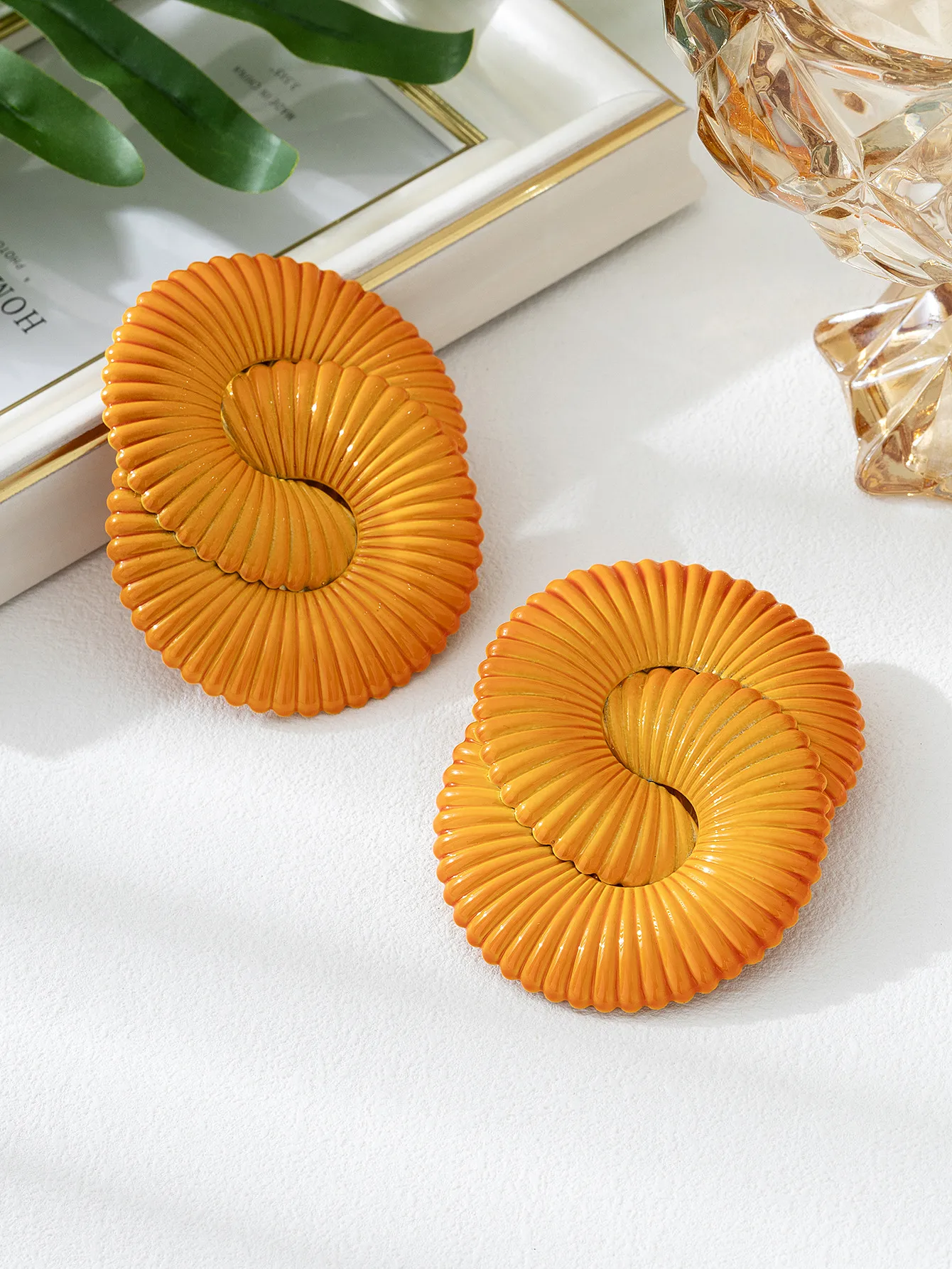 Geometric Twist Stud Earrings For Women in Gold Alloy Featuring Exaggerated Style, 1 Pair