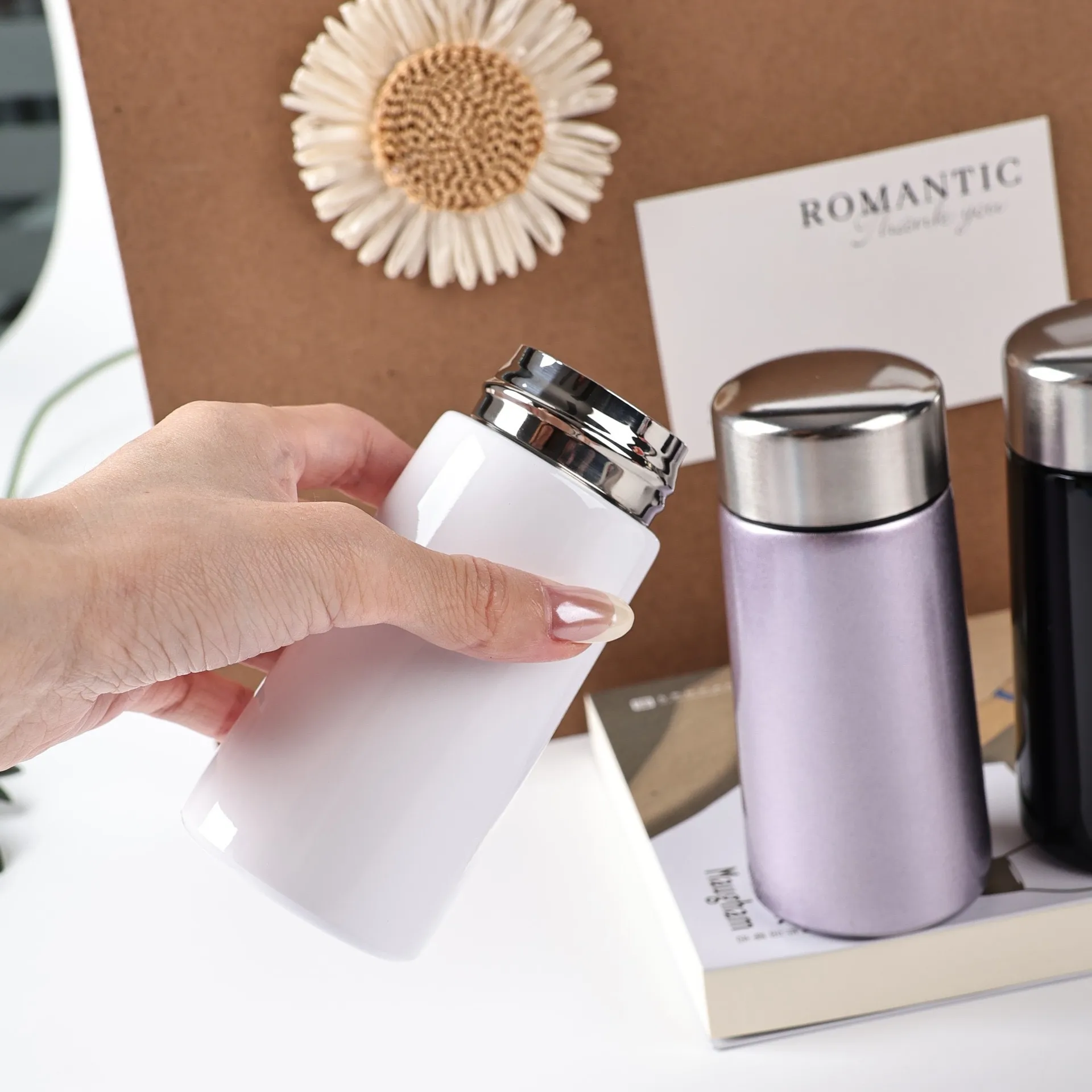 Thermos Cup with 304 Stainless Steel Inner Liner and Durable 201 Stainless Steel Outer Shell, Ideal for Christmas