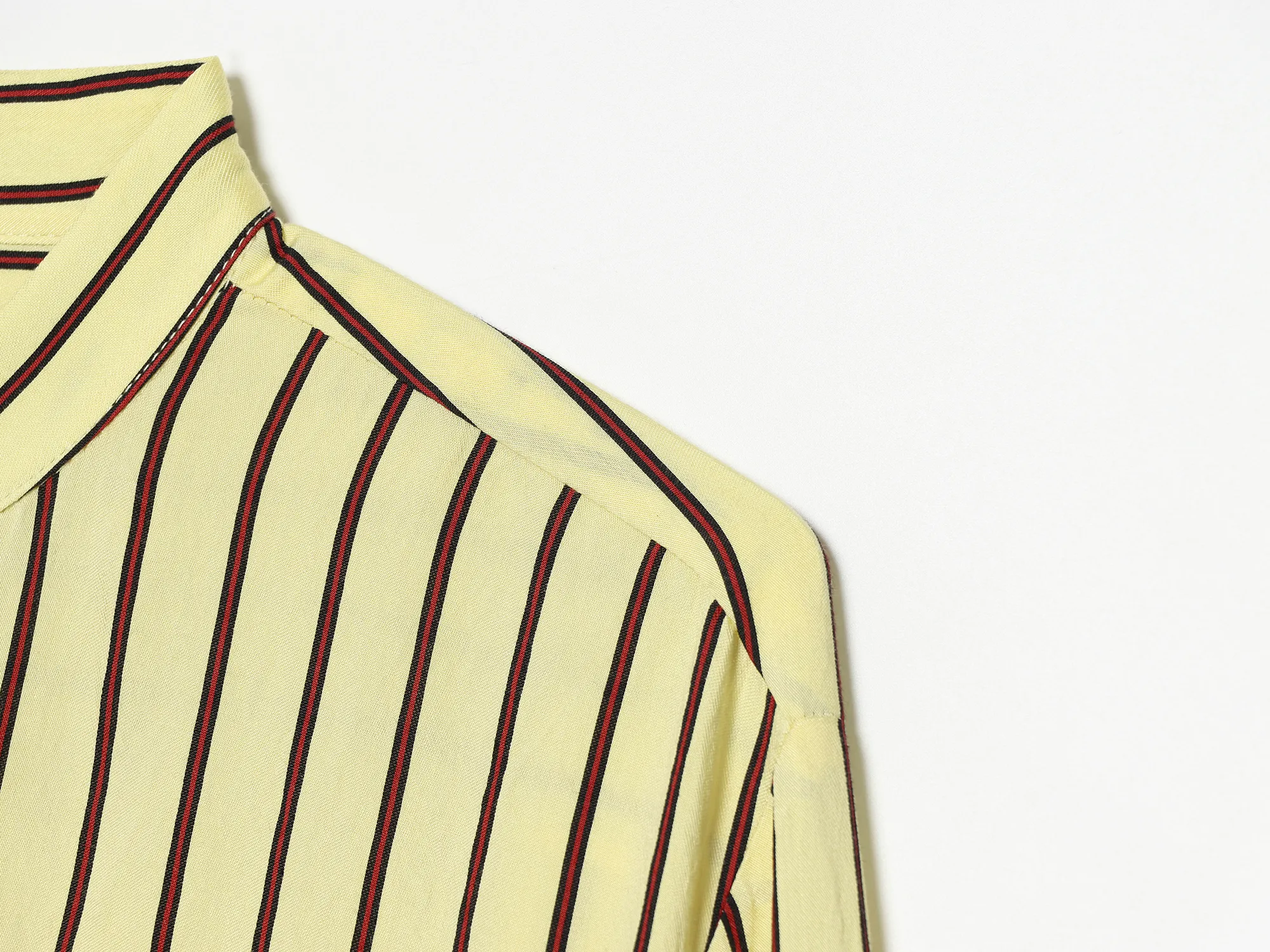 Women's Casual Polyester Shirt Featuring Practical Pocket Design for Everyday Comfort and Style
