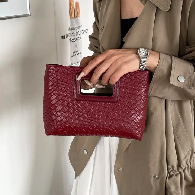 Solid Color Square PU Leather Clutch Bag for Unisex Featuring One-Piece Hollow Handle Design and Wear-Resistant Material
