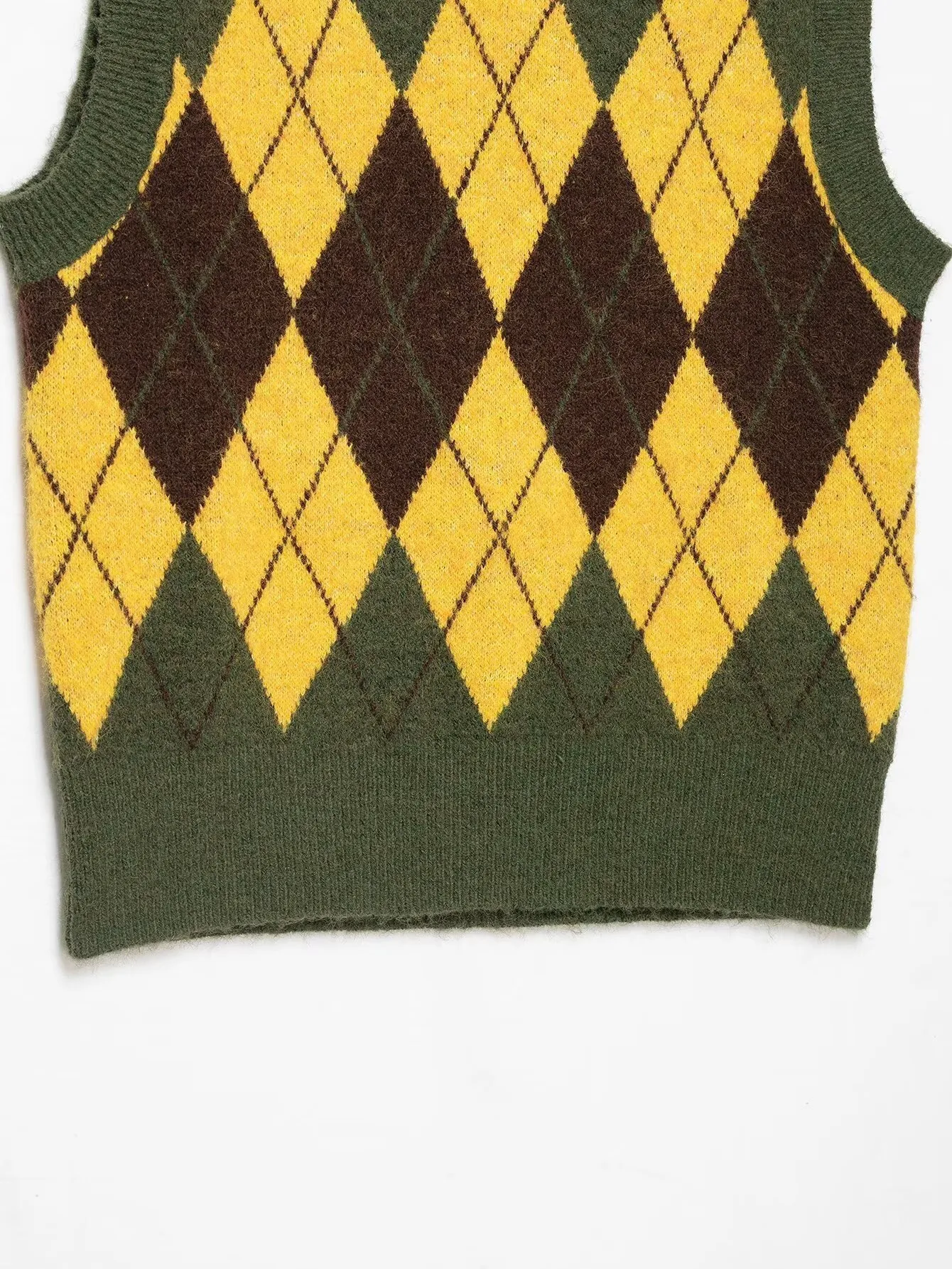 Women's Argyle Sleeveless Pullover Vest with Round Neck in Polyester, Perfect for Autumn