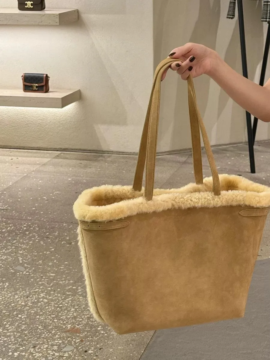 Plush Bucket Tote Bag for Women with Sewing Thread Detail, Large Capacity and Top Handle, Ideal for Autumn & Winter