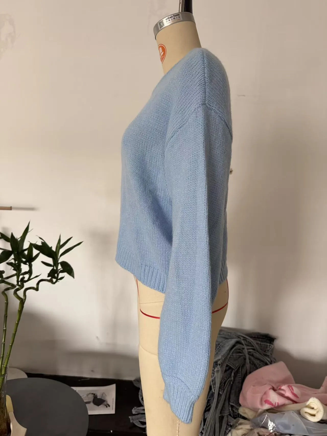 Solid Color Casual Knit Sweater with Long Sleeves and Round Neck Pullover Design