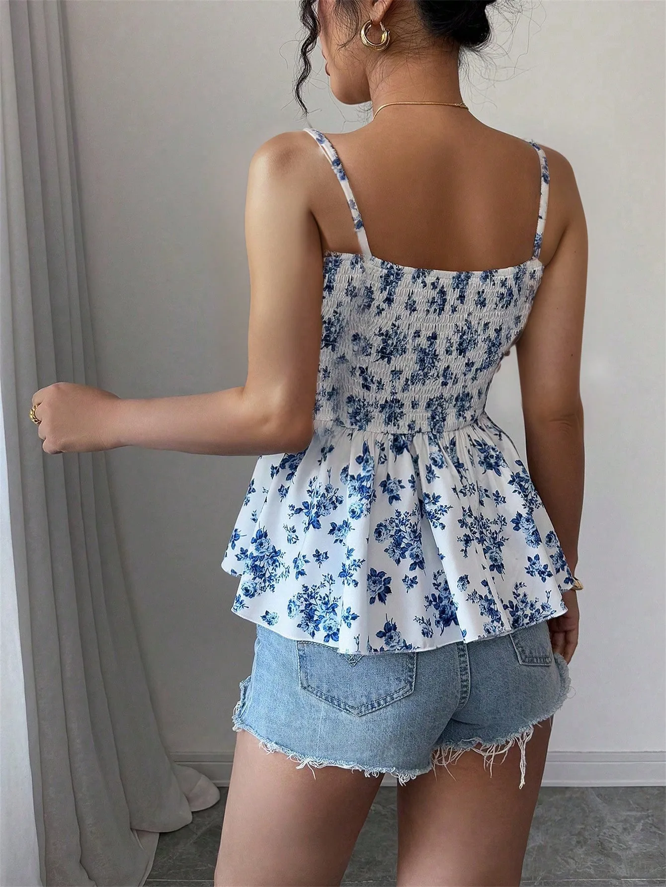 Sexy Ditsy Floral Polyester Vest with Printing in Strap Style
