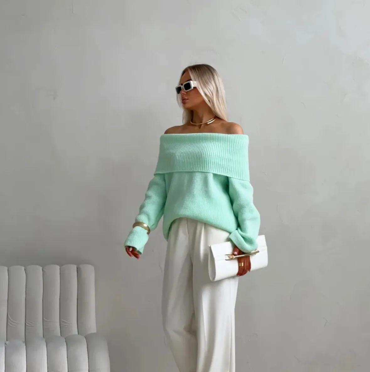 Elegant Solid Color Long Sleeve Knitwear for Women in Knitted Fabric with Boat Neck and Pullover Design