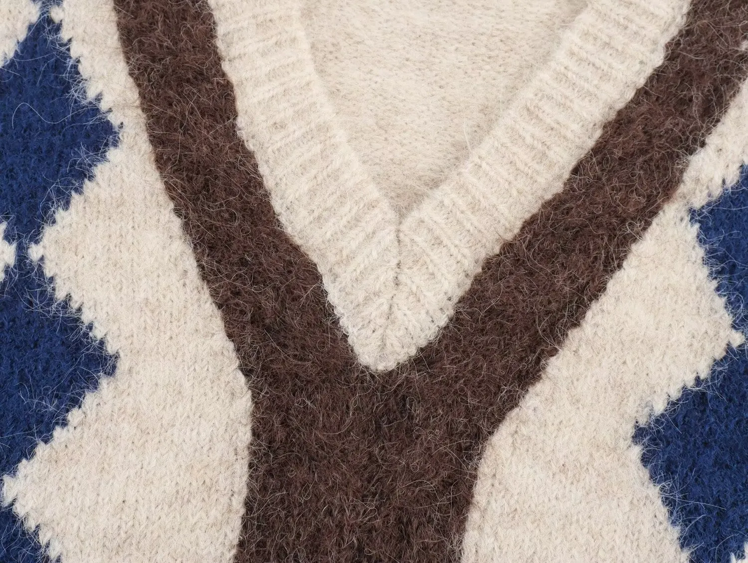 Maillard Style Knitted Polyester Vest for Women with V Neck and Color Block Design, Pullover Closure