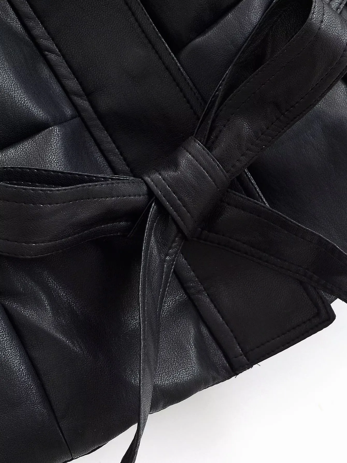 British Style Solid Color Leather Jacket for Women with Zipper Placket, Lapel Collar, and Regular Sleeves in PU Fabric