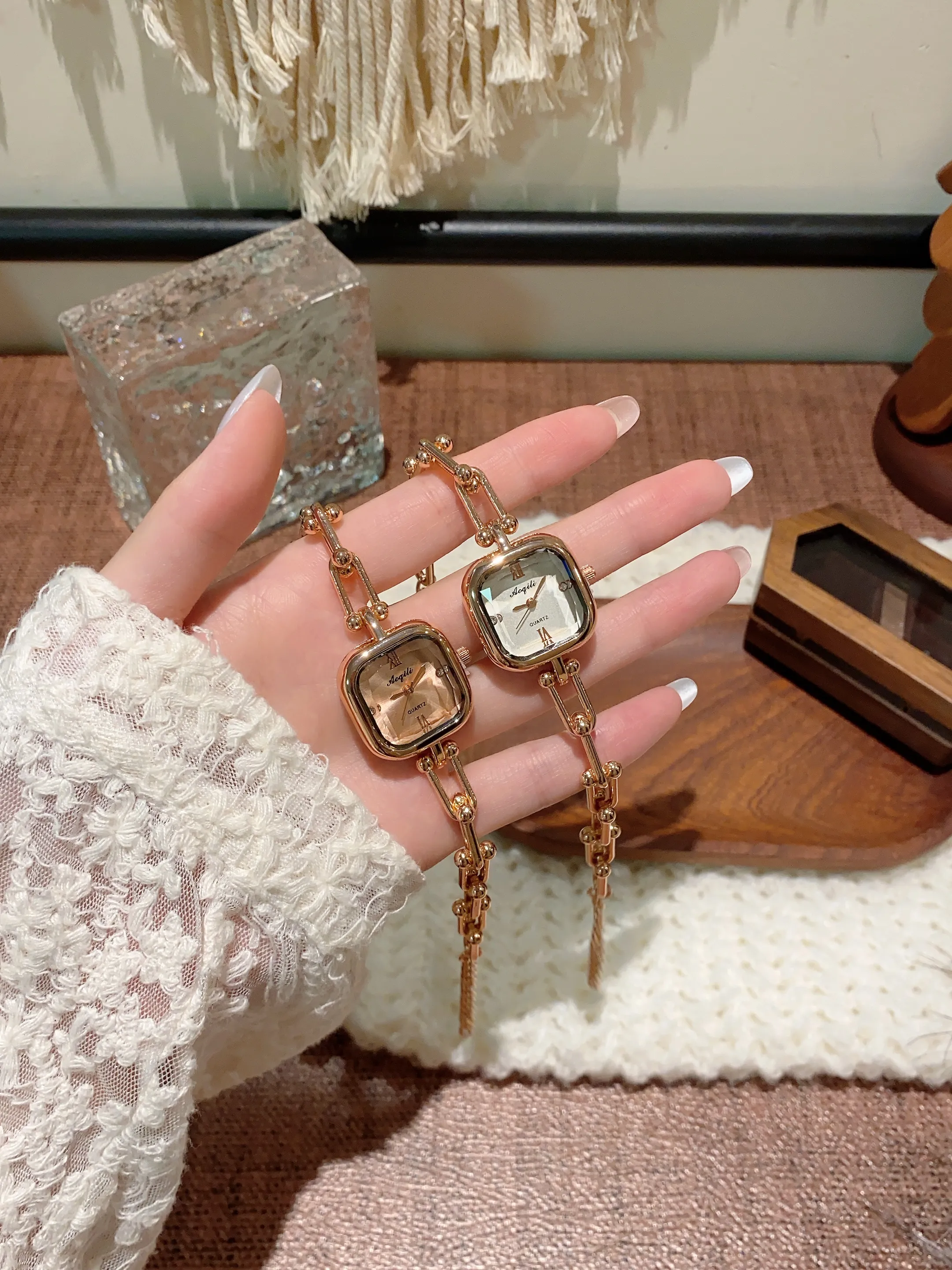 Women's Casual Square Dial Quartz Bracelet Watch with Alloy Strap