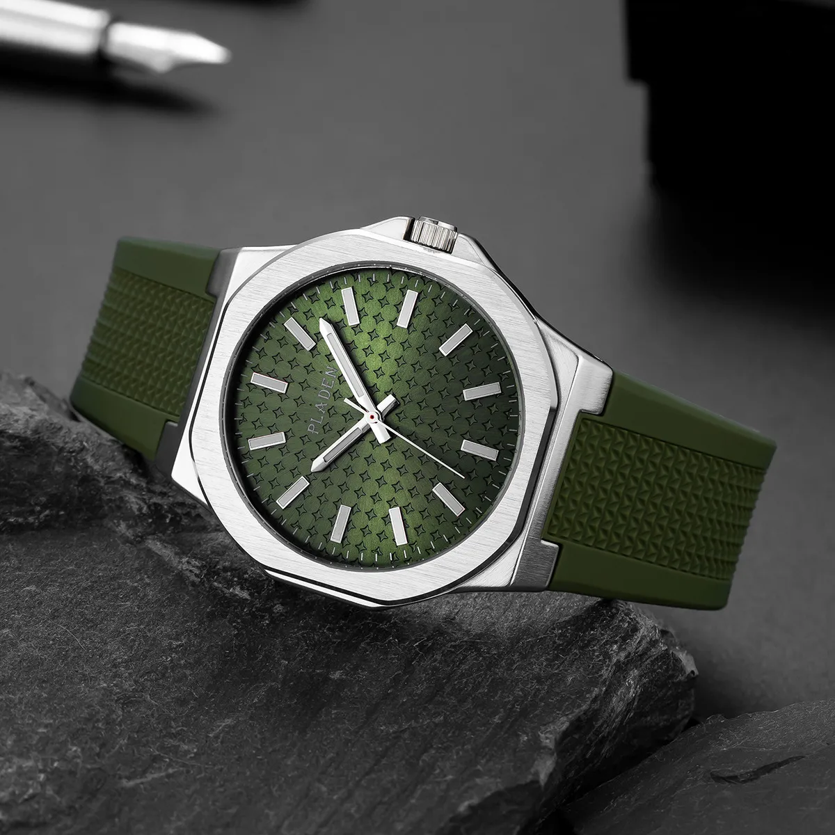 Men's Quartz Watch with Tempered Glass Mirror Featuring Pointer Display and Silica Gel Strap with Pin Buckle