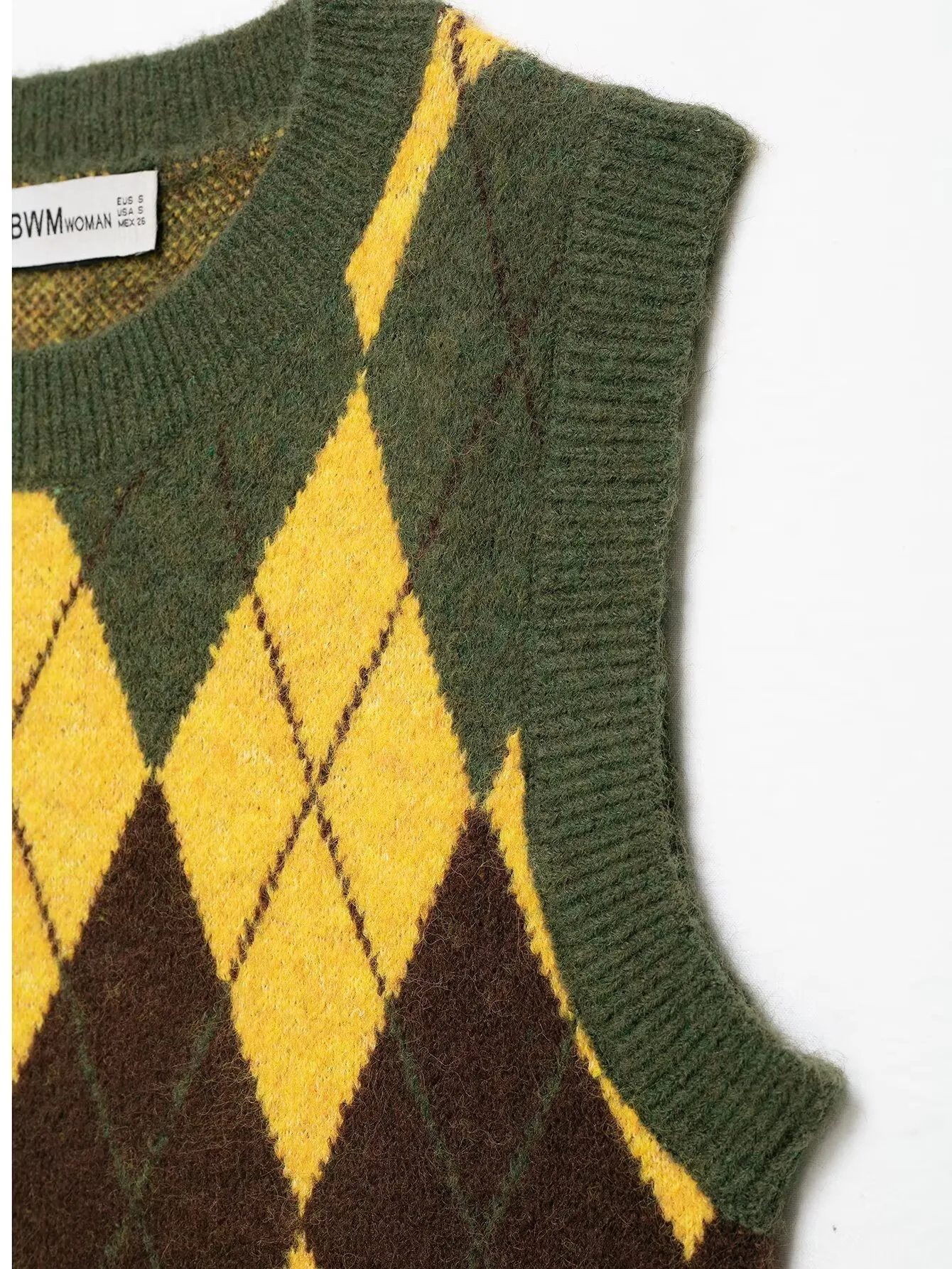 Women's Argyle Sleeveless Pullover Vest with Round Neck in Polyester, Perfect for Autumn