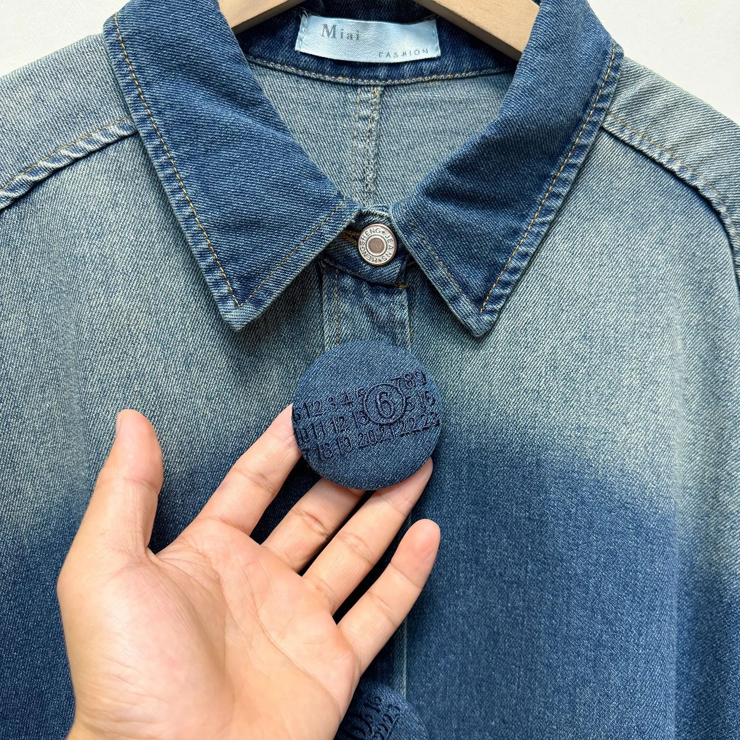 Vintage Style Ombre Denim Midi Dress with Long Sleeve and Lapel Neckline, Washed Finish