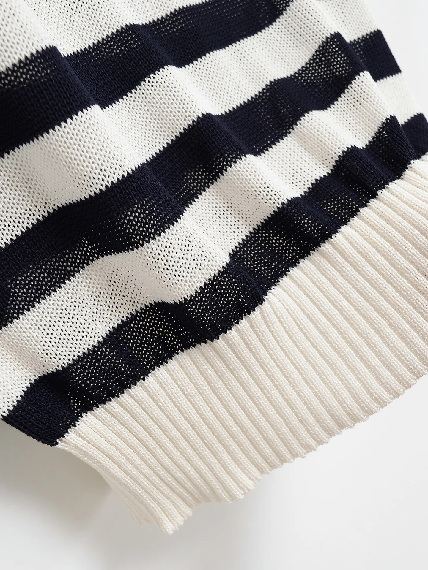 Vintage Style Stripe Short Sleeve Polyester T-shirt for Women with Splicing Craft and Pullover Design