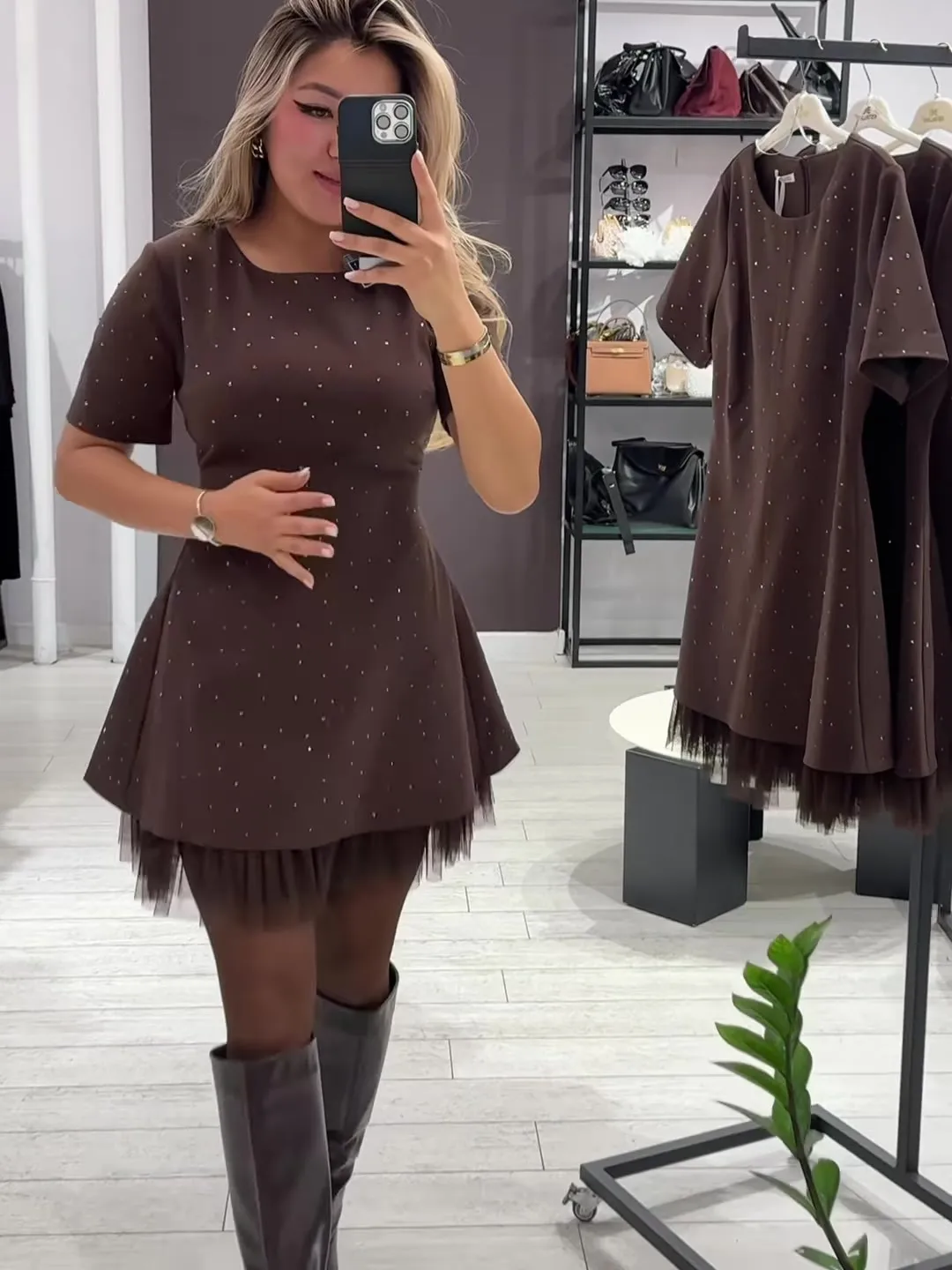Elegant Lace Dress with Short Sleeve and Round Neck, Casual Style in Polyester Fabric