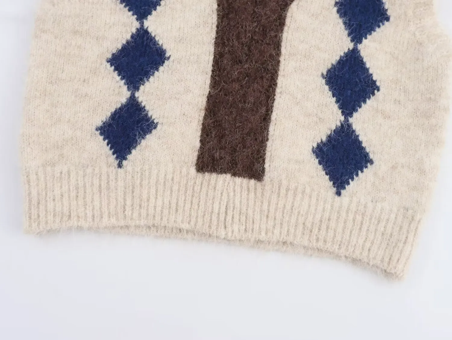 Maillard Style Knitted Polyester Vest for Women with V Neck and Color Block Design, Pullover Closure