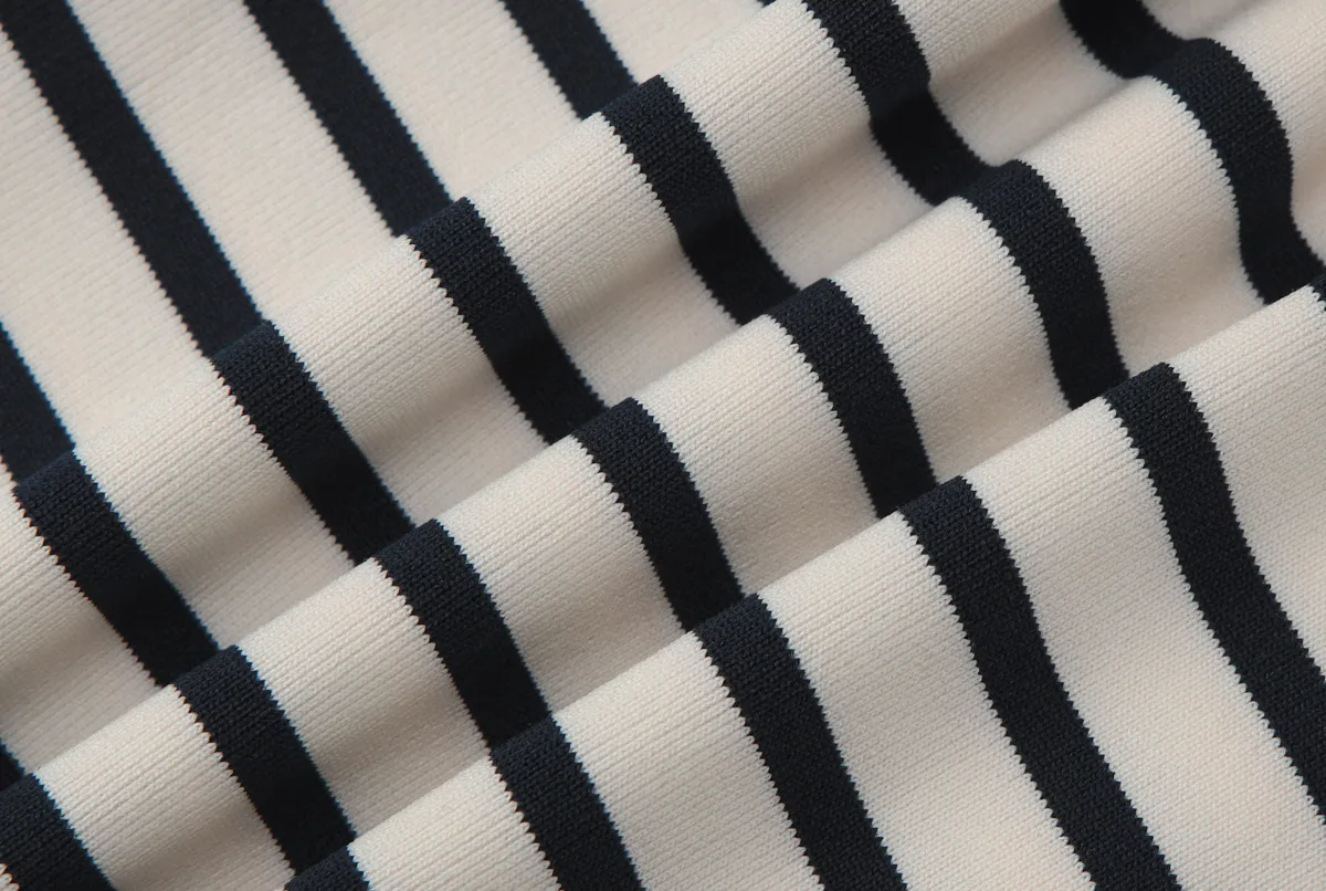 Long Sleeve Streetwear T-shirt for Women in Autumn featuring Elastane Fabric with Stripe Design
