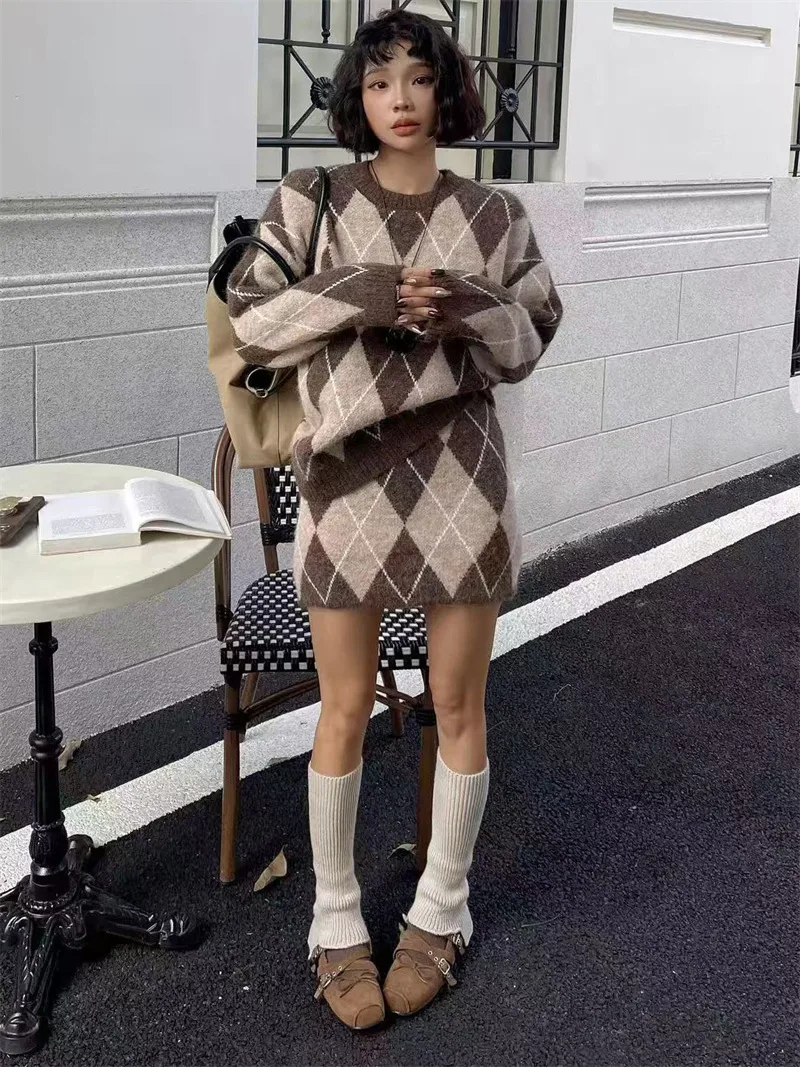 Color Block Long Sleeve Sweater in Knitted Fabric with Loose Fit for Commute