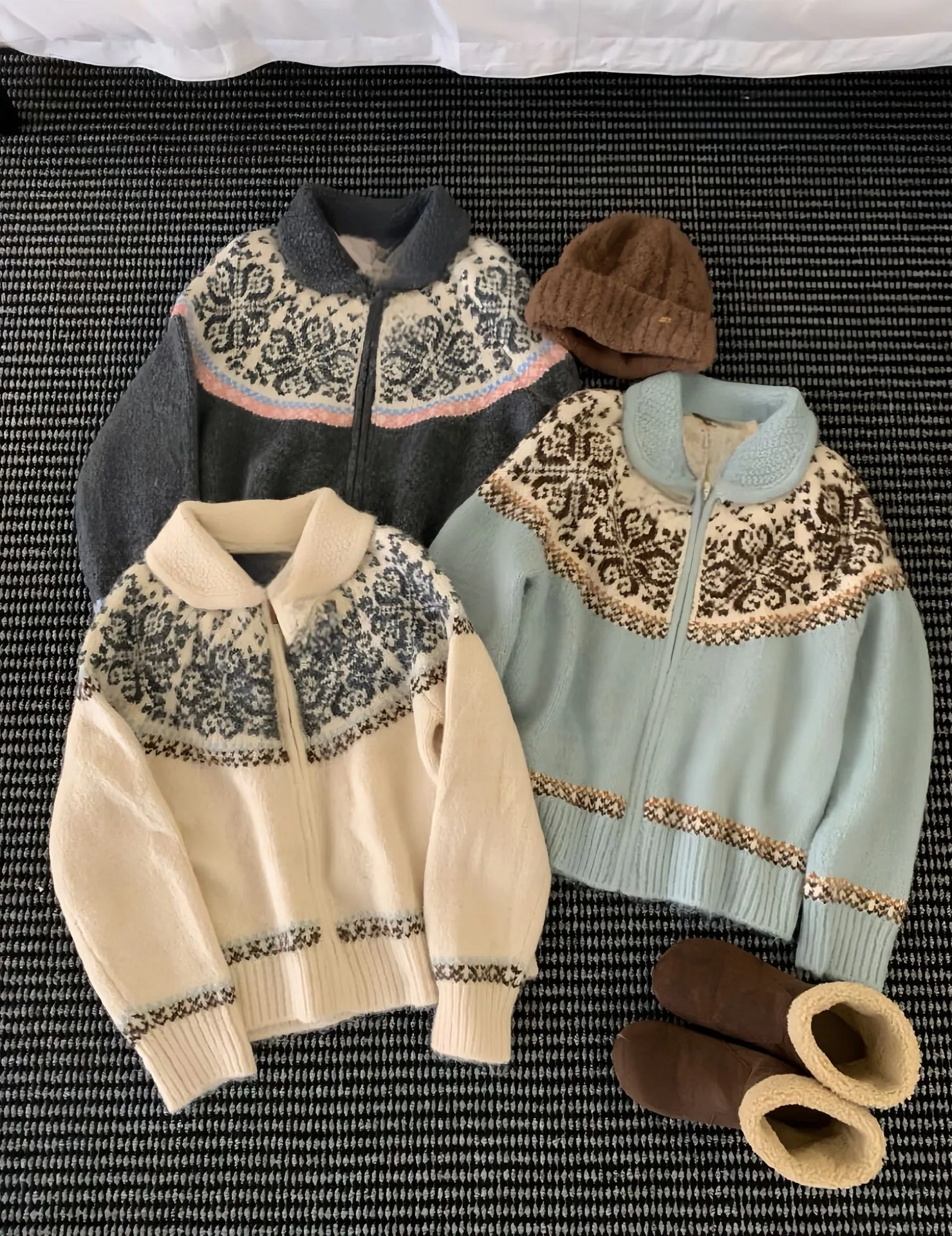 Vintage Style Geometric Long Sleeve Knitted Fabric Sweater for Women Featuring Jacquard Craft and Zipper Closure