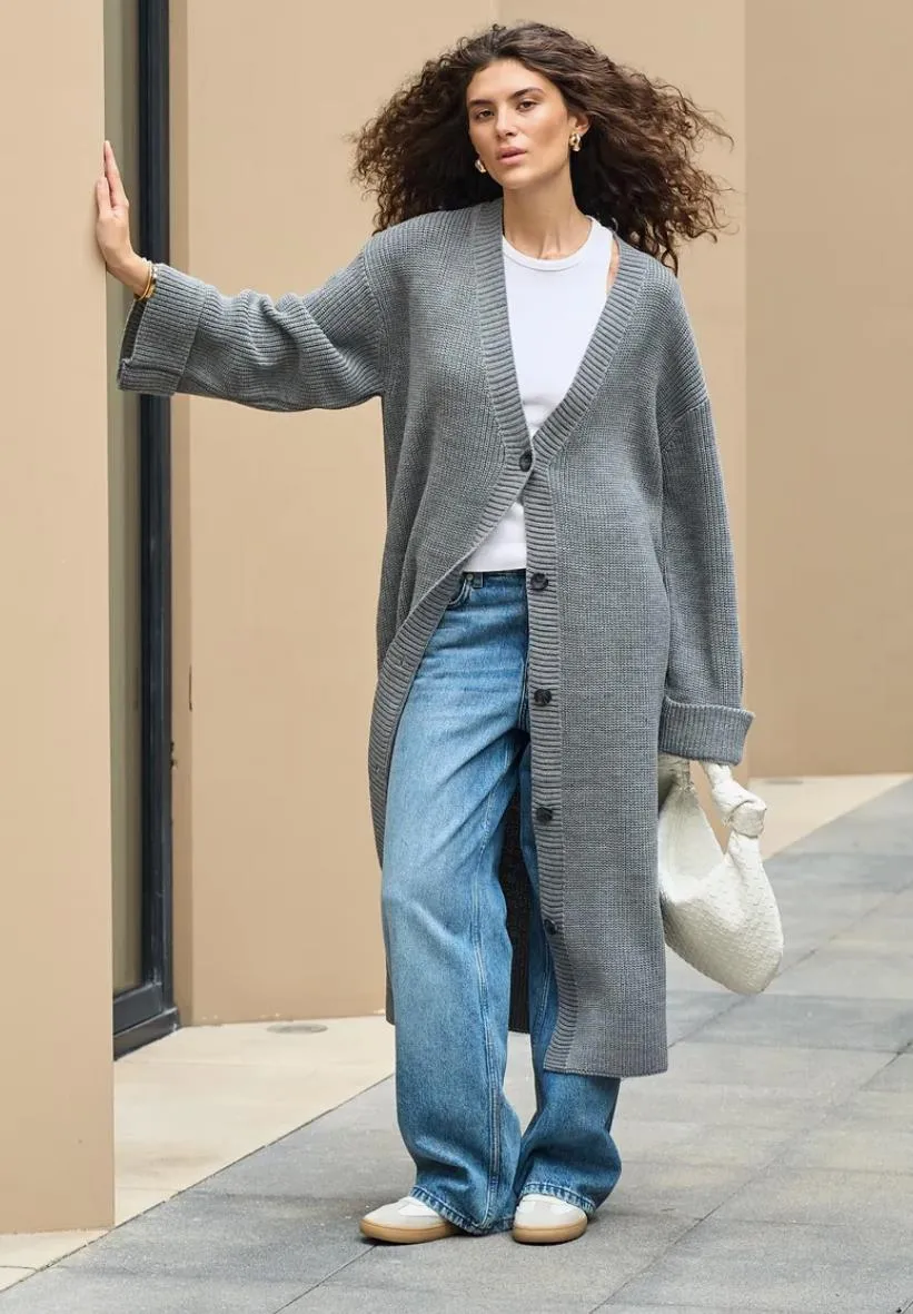 Solid Color Long Sleeve Streetwear Sweater in Polyester Fabric Featuring Knitted Craft with Single Breasted Design