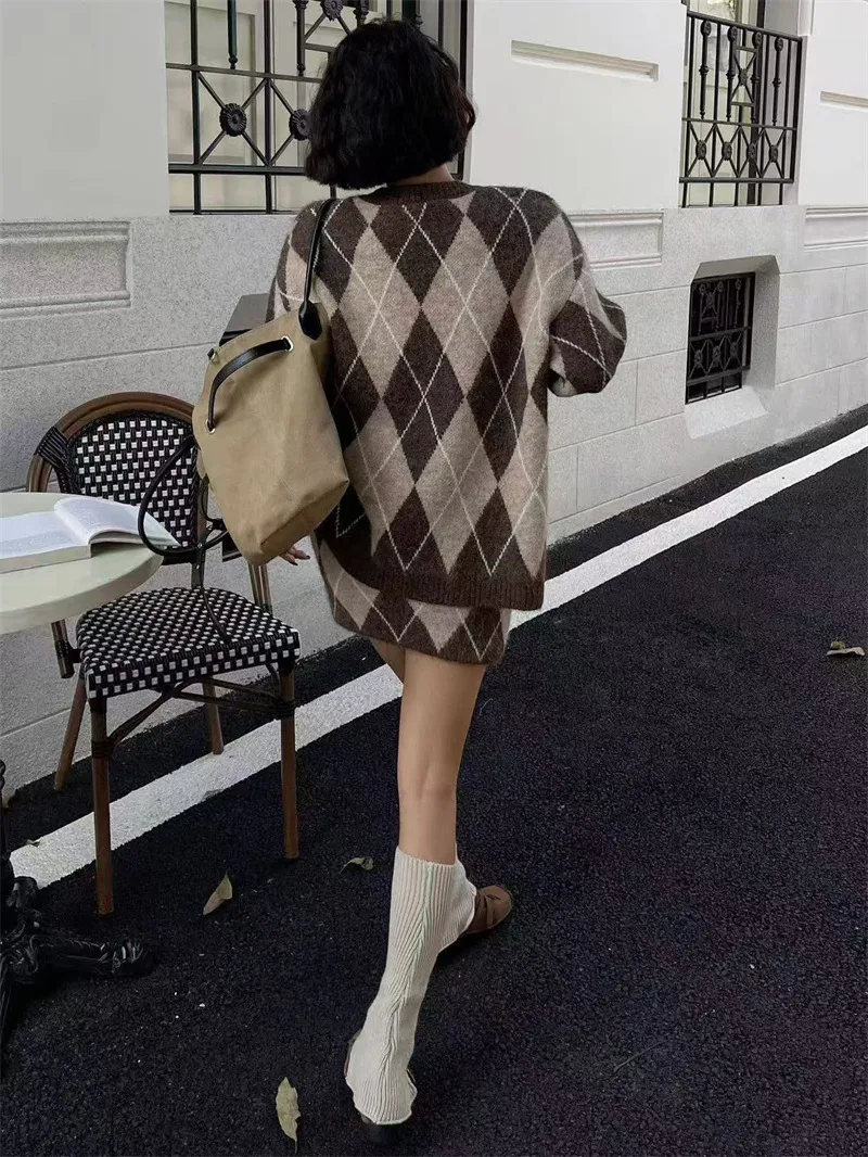 Color Block Long Sleeve Sweater in Knitted Fabric with Loose Fit for Commute