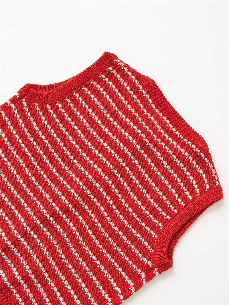 Women's Sleeveless Vest with Round Neck and Single Breasted Closure, Polyester Fabric Featuring Jacquard Stripe Pattern in Simple Style