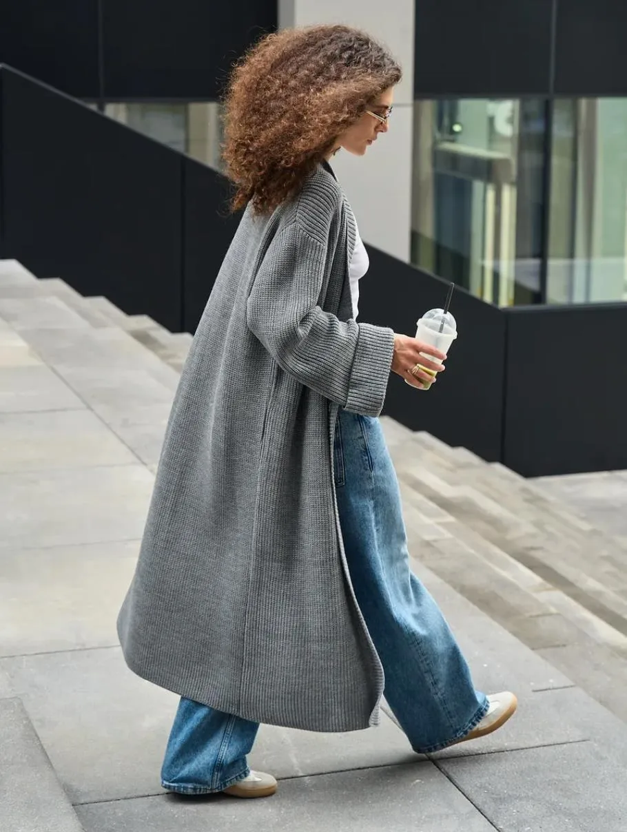 Solid Color Long Sleeve Streetwear Sweater in Polyester Fabric Featuring Knitted Craft with Single Breasted Design
