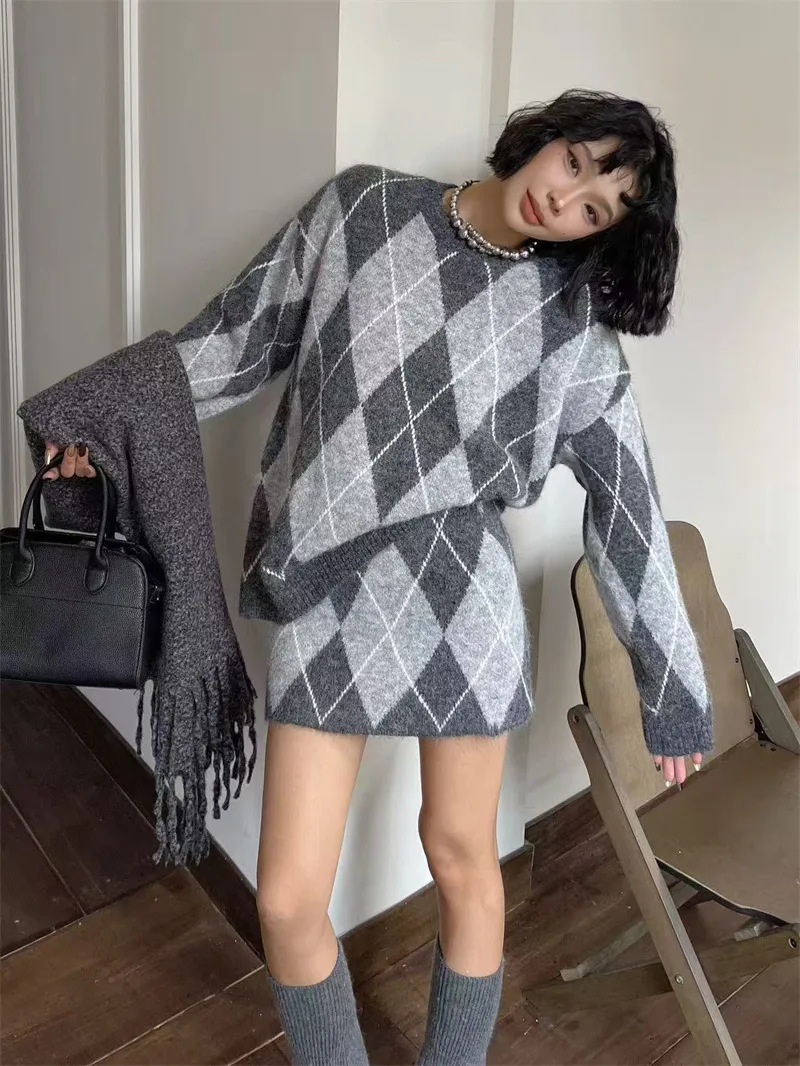 Color Block Long Sleeve Sweater in Knitted Fabric with Loose Fit for Commute