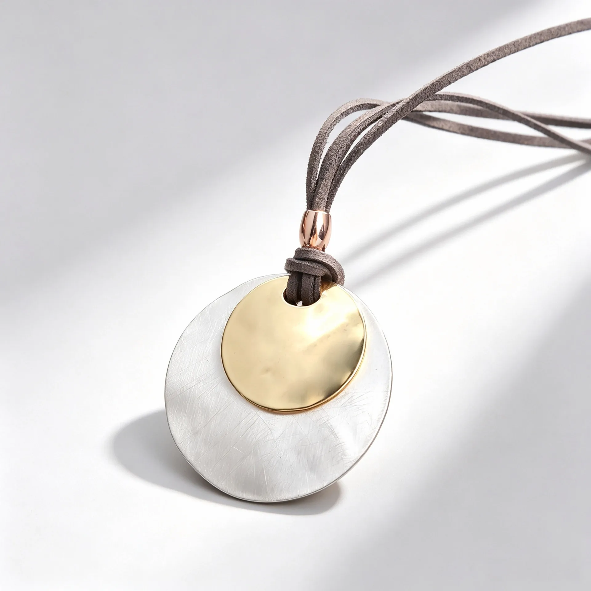 Simple Style Round Brushed Gold Alloy Pendant Necklace for Women