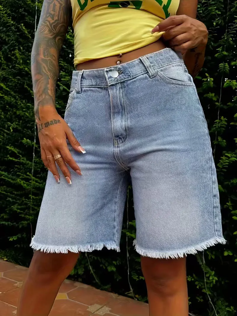 Streetwear Straight Knee-Length Pants for Women in Cotton with Raw Hem and Stretchy Fabric, Perfect for Street Style