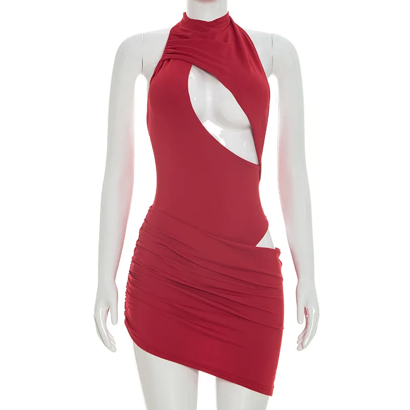 Solid Color Sexy Sleeveless Sheath Dress with Halter Neck in Polyester for Banquet