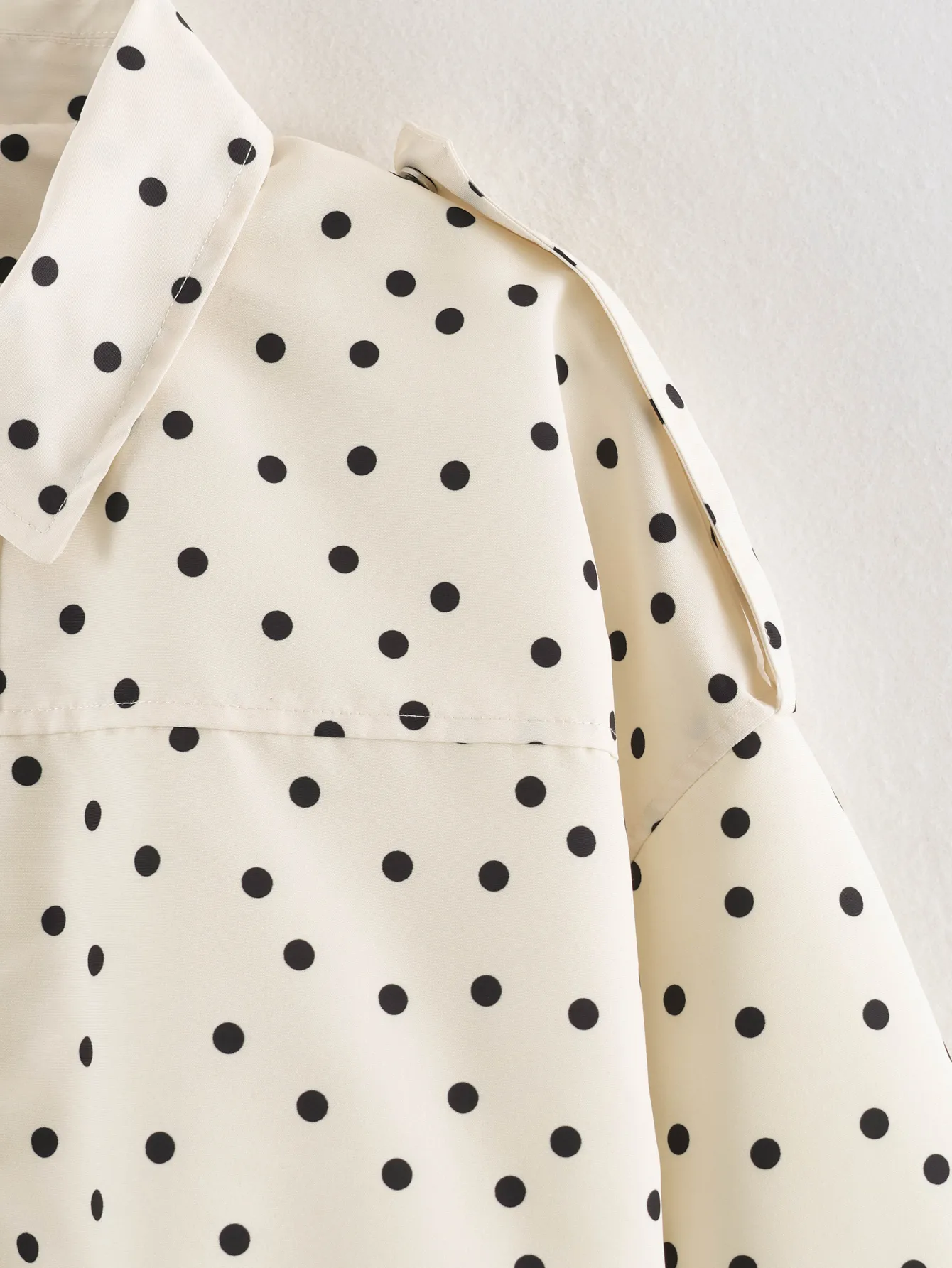 Streetwear Polka Dots Casual Jacket for Women with Zipper Placket in Polyester Fabric Featuring Lapel Collar