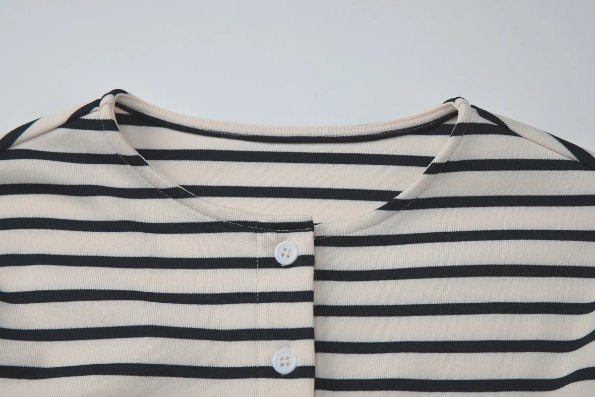 Long Sleeve Streetwear T-shirt for Women in Autumn featuring Elastane Fabric with Stripe Design
