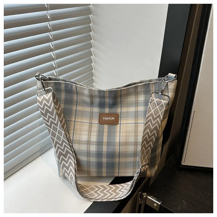 Large Square PU Tote Bag with Zipper and Sewing Thread Detail